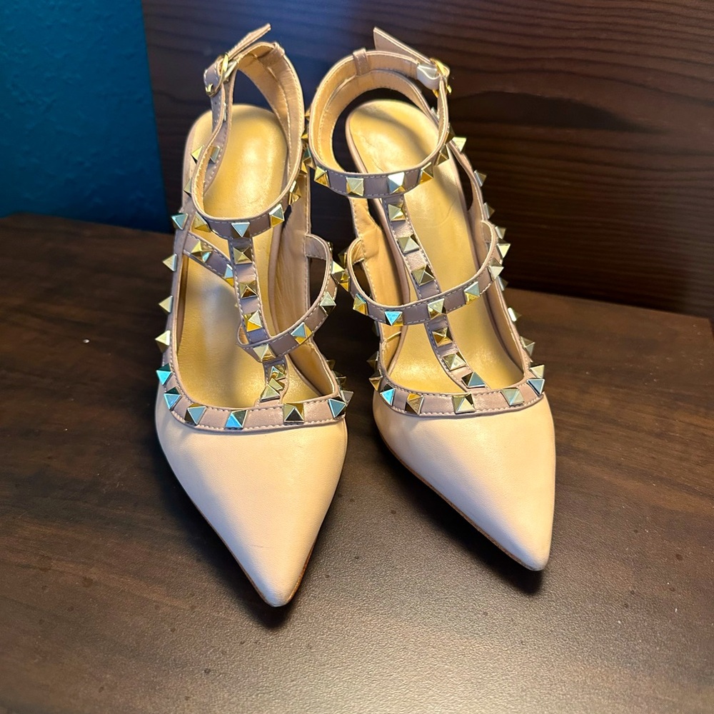 Rockstud Ivory Nude Heel Stiletto Sz 39 Like New